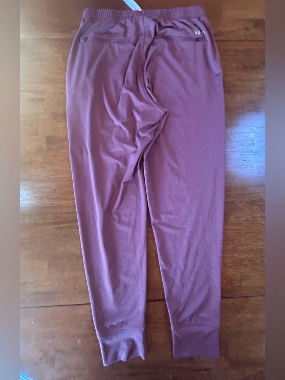Vuori Men's Sunday Performance Joggers / heathered maroon color